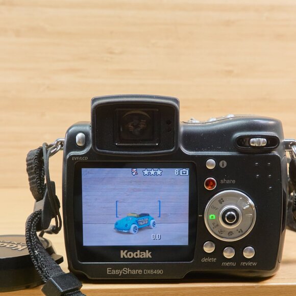 Kodak EasyShare DX6490 4 MP 10x Optical Zoom Digital Camera, with dock station - Picture 4 of 8